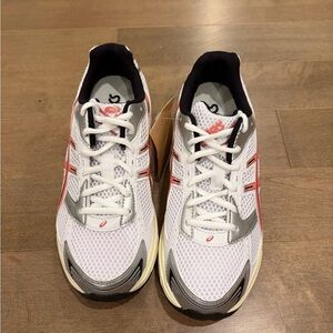 ASICS Unisex White and Red Athletic Shoes Mens 7/Women 8.5